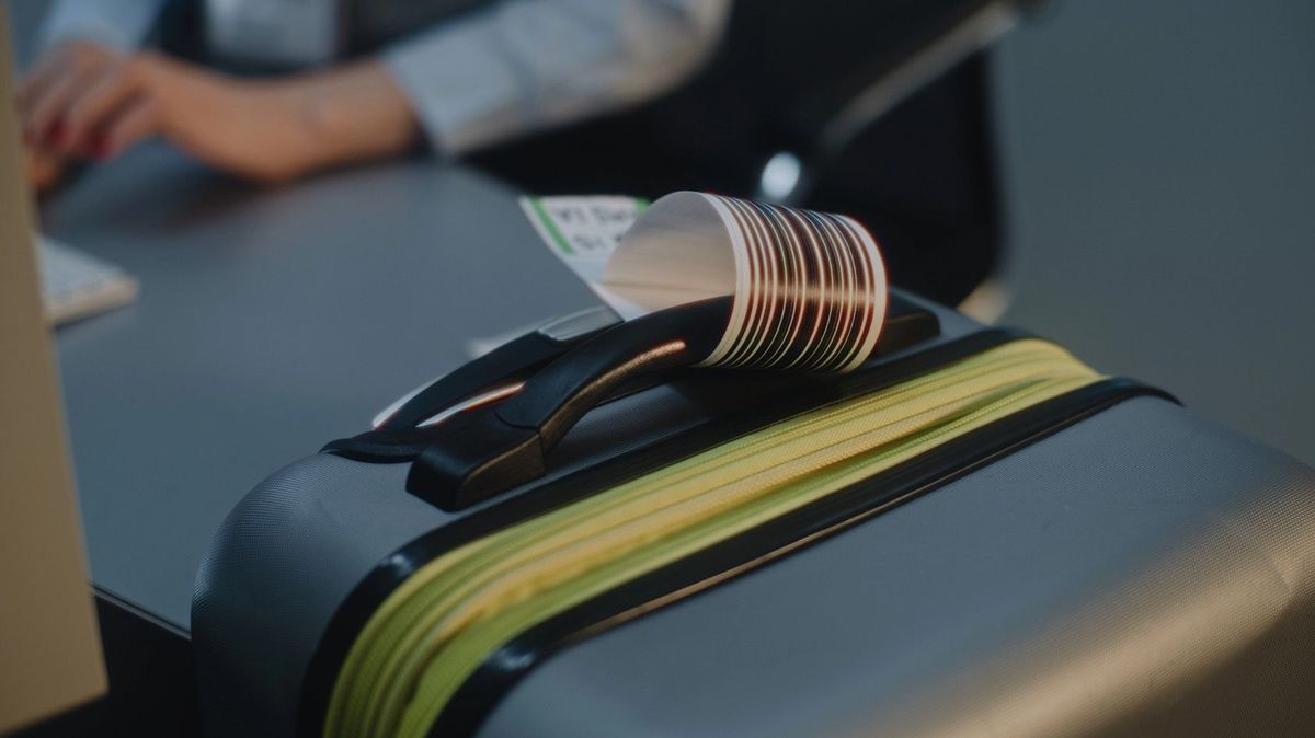 Cestující na letišti v Lipsku vtipkoval, že má v kufru bombu. Neodletěl a s ním ani pět lidí, kteří jej doprovázeli